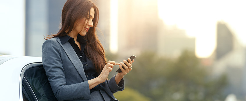 femme sur téléphone